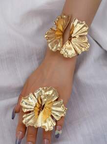 1 Pair Of Fashionable And Creative Large Flower Alloy Earrings Suitable For Daily Commuting