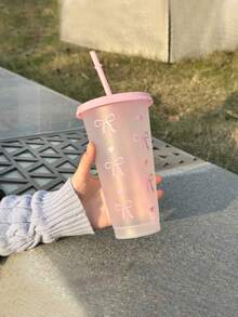 1 كوب بلاستيكي قابل لإعادة الاستخدام بشريط وردي جميل مع غطاء وقش، شفاف، مناسب للقهوة المثلجة والماء والعصير والصودا، رائع للشاطئ والأعراس وأعياد الميلاد والمهرجانات والكريسماس وهالوين والحفلات والمكتب والحمام والأنشطة الخارجية وزجاجة المياه للاستخدام اليومي والخارجي (ملاحظة: قد يكون المنتج به بعض الخدوش أثناء النقل ولكن لا يؤثر ذلك على استخدامه)