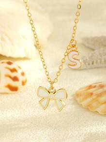 1pc Cute Exquisite Elegant White Bow 26 English Initials Zinc Alloy Double Pendant Gold Necklace Clavicle Chain, Suitable For Children, Girls, Family, Friends, Summer, Travel, Street Fashion Single Item Jewelry, Suitable For Daily Decoration, Holiday Birthday Gift, Children's Jewelry