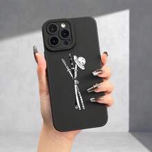 Fundas de teléfono Matte con un diseño que presenta sombreros y espadas, impresas en UV, que ofrecen protección 360 grados para varios modelos de , incluyendo 11, 12, 13, 14 Pro Max, 15, XR, X/XS, 7, 8 Plus, SE y Mini. - Negro - Ver 5