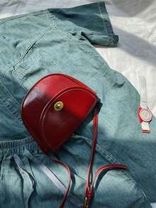 全新百搭小众设计复古性感油蜡皮半圆锁扣邮差包单肩斜挎包，高端品质法式奢华极简主义翻盖纽扣迷你钱包