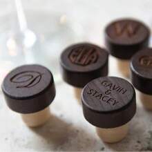 10pcs 50pcs 100pcs Customized Carved Wine Stoppers, Customized Wedding Wine Stoppers, Wedding Wine Stoppers, Bridal Shower Supplies, Bottle Stoppers, Wedding Guest Supplies, Wedding Gifts - Black Wood Two-tone Bottle Stopper - View 6