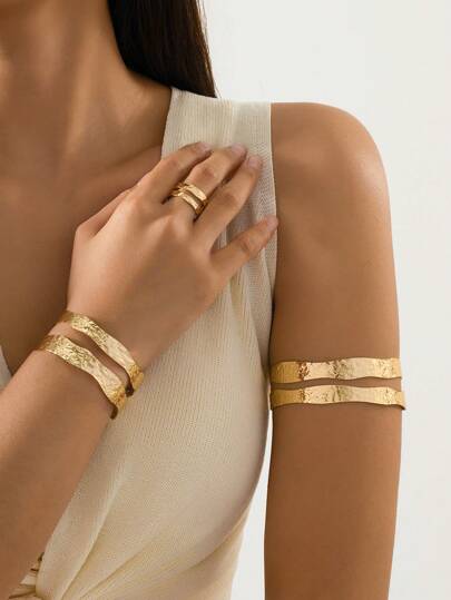 1 Set de joyería dorada para mujer que incluye 1 brazalete abierto vintage de doble capa con textura metálica martillada, 1 brazalete, 1 anillo