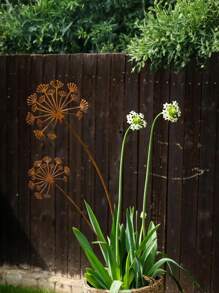 1pc Rustic Garden Flower Stake, Garden Decoration With Rusty, Patina Metal Look, Rust Decor For Garden, Patio, Balcony