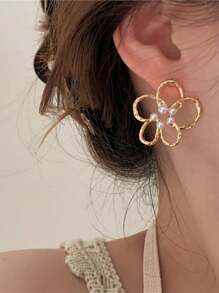 1 Pair Metal Flower Hollow With Pearl Earrings, European & American Style Personalized Fashion Ear Studs For Women And Girls, Suitable For Travel, Wedding, Party, Birthday, Christmas Gift
