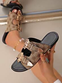 Nuevas chanclas de plataforma estilo gótico y punk de estilo del milenio con diseño de murciélago y remaches para mujeres de talla grande, uso casual en la playa