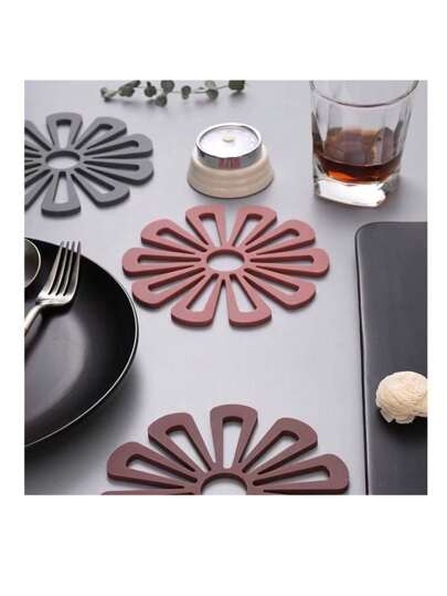 1/5pcs Flower Shape Insulation Mat, Silicone Heat-Resistant Placemat Non-Slip Kitchen Table Mat, Suitable For Hot Dishes, Pots And Cups, Washable Non-Slip Insulation Table Mat, Suitable For Home, Dining Table And Holiday Parties