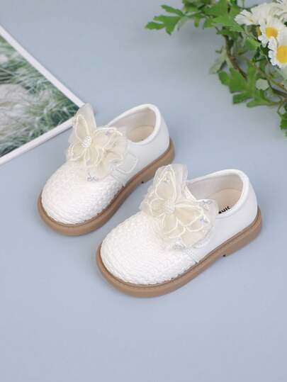 1 双女童蝴蝶图案牛津鞋，透气软底，适合春秋季正式场合，如表演、派对和婚礼