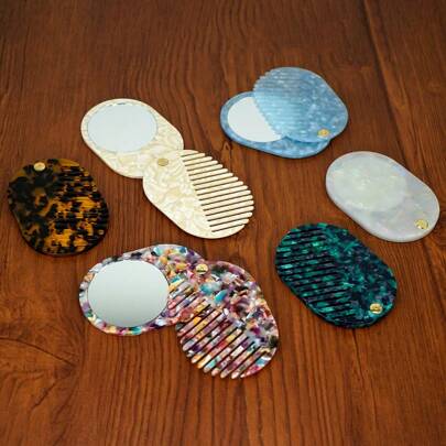 1支便携式醋酸纤维梳带镜子 - 可折叠旅行化妆镜和梳子二合一，优雅的粉彩色设计，防静电塑料梳齿，女士适用，小巧便携，方便外出造型，时尚美发工具，万圣节礼物，圣诞节礼物，梳子，发刷，发梳，边缘梳，梳发，梳子，梳子，梳子，梳子，梳子，梳子，梳子，梳子，梳子套装，梳子，木梳，梳子，梳子，后梳，发刷，边缘梳，梳发，梳子，梳子套装，梳子，梳子，迷你梳，梳子，美发产品，美发工具，美发用品，护发，卷发梳，理发师，理发配件，美发设备，旅行必备，旅行必备，发型，美发，发刷，后梳，造型梳，卷发梳，边缘梳，梳子，梳子头发、发梳套装、梳子、卷发梳、解结梳、女士发梳、头发、旅行、美发产品、美发工具、美发用品、理发师、理发师配件、理发店、美发设备