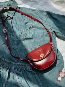 全新百搭小众设计复古性感油蜡皮半圆锁扣邮差包单肩斜挎包，高端品质法式奢华极简主义翻盖纽扣迷你钱包