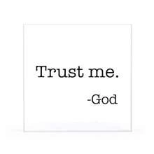 1 Stück "Trust Me.-God" Acryl Schild Tischdekoration, inspirierendes Acryl Block Schild Tischdekoration für Zuhause Schlafzimmer Mädchenzimmer Büro Regal Tisch, Schulbedarf, Rückkehr zur Schule