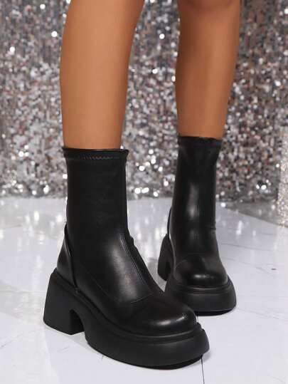 بوت بوت ذات كعب سميك وقاعدة سميكة بطراز فرنسي، أصابع قدم دائرية، كعب عالي مقاوم للماء، تصميم رقعي أنيق، للنساء موسم خريف/شتاء 2025