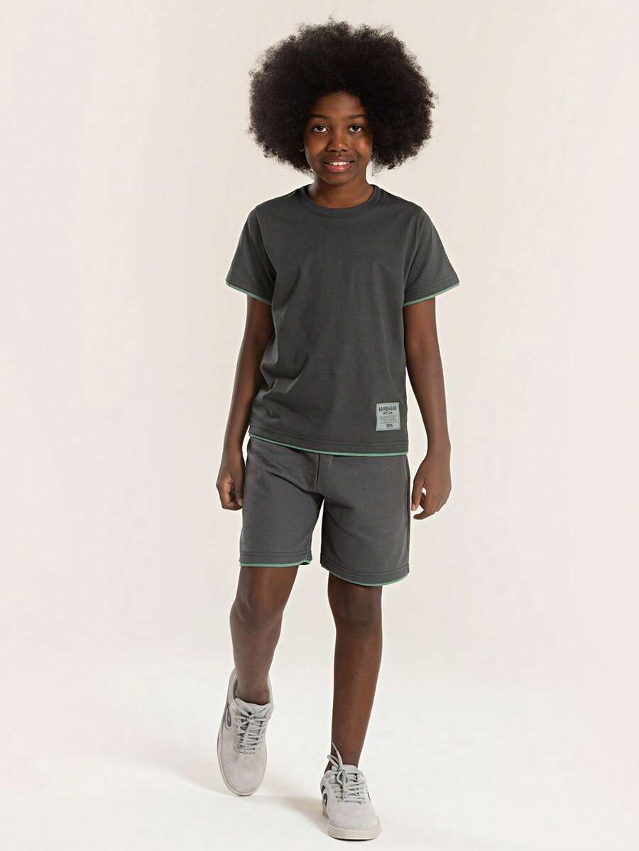 Conjunto Verão Menino Camiseta e Bermuda com Bainha Sobreposta