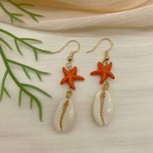 1 paire de boucles d'oreilles avec pendentif étoile de mer et coquillage, simples et à la mode dans un style plage. Convient pour un port quotidien, les vacances et en tant que cadeau pour les femmes