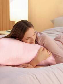 WANMEI 100%桑蚕丝枕套，呵护秀发和肌肤，柔软顺滑，双面优质蚕丝面料，隐形拉链设计，缎面质感，超级柔软凉爽，男女皆宜，是开学季或旅行/度假的理想礼物。