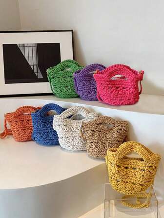 这款时尚多用途纯色镂空钩编手提包，适合夏季度假。配有可拆卸编织肩带，用途多样。这款女士钩编包适合日常旅行和度假使用，也适合通勤和搭配时尚服装。它可与女士钩编套装、度假必需品和沙滩配饰完美搭配。