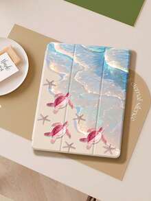 غطاء لأجهزة iPad متوافق مع iPad (A16) الجيل 11 بمقاس 11 بوصة 2025 ، وiPad Air 11 (2025) ، وiPad الجيل 10 بمقاس 10.9 بوصة 2022 مع حامل قلم ، مثلث القاعدة ، غطاء واقي ، صحوة/ سبات تلقائي ، هدية جميلة لعودة المدارس ، عيد الحب ، العطلات ، مطبوع عليه طبعات أمواج وأسماك السلحفاة والنجوم البحرية