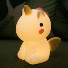 欧盟 CE 认证【热门之选】创意独角兽水龙头小夜灯，硅胶水龙头小夜灯，适用于卧室床边睡眠。这款 USB 充电柔光小夜灯是贴心的睡眠伴侣，配备传感器，支持三级亮度调节。