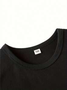 ¡Mi papá piensa que está a cargo... ¡Eso es tan lindo!'' - Camiseta de algodón divertida para niñas con texto colorido y alegre, cuello redondo cómodo y manga corta para el verano - Negro - Ver 4