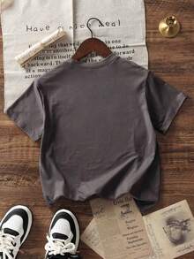 男孩和青少年学生休闲印花深灰色圆领短袖T恤，夏季上衣