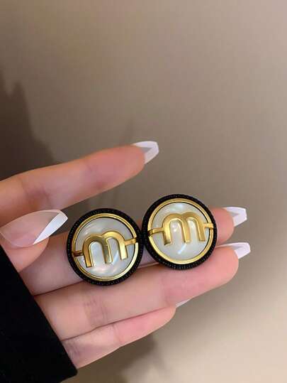 1 pièce Boucles d'oreilles design lettre M géométrique, nouvelle arrivée 2025, style coréen, boucles d'oreilles uniques et simplistes pour femmes