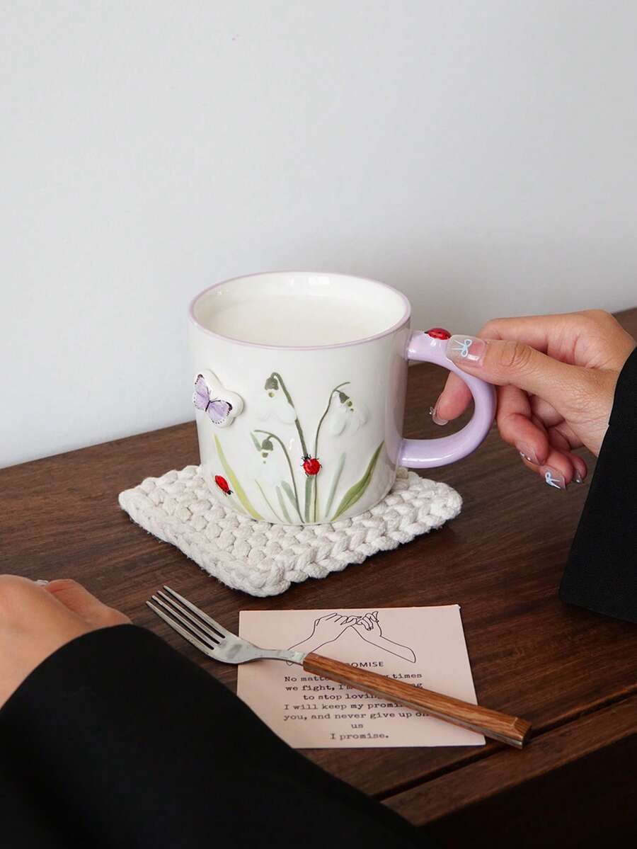 1 cốc gốm sứ 12,7oz hình hoa và bướm thanh lịch, cốc cà phê bướm dập nổi 3D, đồ uống thiết kế hoa và côn trùng chất lượng cao tinh tế, thích hợp để trang trí nhà cửa, cà phê latte, phòng khách, phòng ngủ, văn phòng, quà tặng