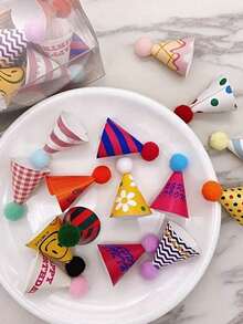 30PCS 随机颜色各种迷你生日帽装饰卡通可爱生日帽情人节礼物随机颜色的礼物情人节装饰帽插件生日快乐国旗插入