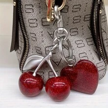 1 件别致樱桃钥匙扣，带闪亮树脂吊坠 - 合金 C 型钩扣，适用于女士钱包和包袋，是送给家人朋友和情侣的理想礼物，情人节礼物，背包装饰钥匙扣，适用于包袋，汽车配件，女士 - 彩色 - 查看 12