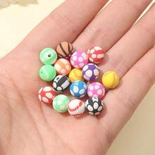 多色软陶瓷球形珠子、运动主题珠子及珠子组合、篮球、足球、棒球形状隔珠、聚合物粘土珠子，用于DIY夏季度假海滩脚链、手链、耳环、钥匙扣、背包链、友谊链、手机链、婚礼派对、毕业季、开学季、珠宝制作配件