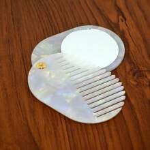 1支便携式醋酸纤维梳带镜子 - 可折叠旅行化妆镜和梳子二合一，优雅的粉彩色设计，防静电塑料梳齿，女士适用，小巧便携，方便外出造型，时尚美发工具，万圣节礼物，圣诞节礼物，梳子，发刷，发梳，边缘梳，梳发，梳子，梳子，梳子，梳子，梳子，梳子，梳子，梳子，梳子套装，梳子，木梳，梳子，梳子，后梳，发刷，边缘梳，梳发，梳子，梳子套装，梳子，梳子，迷你梳，梳子，美发产品，美发工具，美发用品，护发，卷发梳，理发师，理发配件，美发设备，旅行必备，旅行必备，发型，美发，发刷，后梳，造型梳，卷发梳，边缘梳，梳子，梳子头发、发梳套装、梳子、卷发梳、解结梳、女士发梳、头发、旅行、美发产品、美发工具、美发用品、理发师、理发师配件、理发店、美发设备 - 彩色 - 查看 14