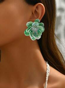 A Pair Of Cute Geometric Three-Dimensional Resin Flower Earrings (With Random Petal Colors) For Daily Wear By Both Men And Women