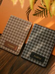 Takeoak 1 件定制姓名优雅护照套个性化金色字母护照夹，带经典千鸟格印花定制复古证件卡夹独特旅行礼物生日礼物，适合婚礼生日新娘爱人朋友 - 均碼 - 查看 7