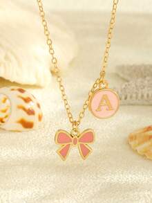 1 pieza Collar con colgante doble de aleación de zinc con lazo rosa y 26 letras del alfabeto en inglés, estilo dopamina, elegante y lindo, color dorado, adecuado para niños, amigos, verano, viajes, accesorios de moda callejera, decoración diaria, regalo de vacaciones y cumpleaños - Rosa - Ver 2