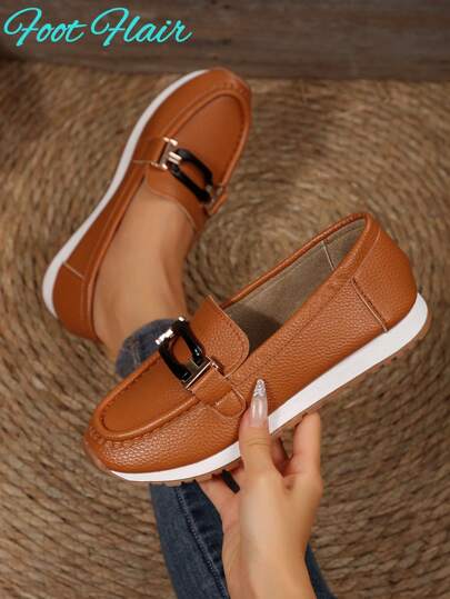 Foot Flair Women's Embossed Lizard Pattern Metal Chain Decor Round Toe Soft Sole Sneakers, Suitable For Sports And Daily Driving, All Season, Brown PU Leather Casual Flat Sports Shoes