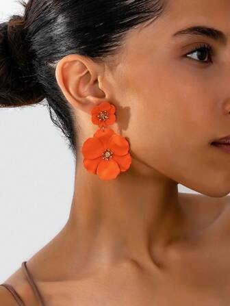 1 par moderiktiga nya metallmålade blommiga minimalistiska eleganta örhängen för kvinnor, romantiska blommiga hängande örhängen, kreativa blommiga örhängen för kvinnor