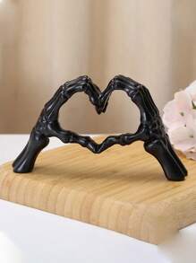 A Loving Hand In The Shape Of A Skull Hand Is A Necessary Decoration For Halloween, And It Is Also A Good Choice For Daily Home Decoration And The Best Choice For Halloween Gifts.