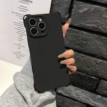 Funda para teléfono (1 unidad). Funda negra lisa. Compatible con phone 12, 13, 14, 15, 16 Pro y 15 Pro. Mayores de 16 años. Esta funda de TPU para teléfono combina una protección confiable contra caídas con prácticos orificios para colgar en las cuatro esquinas, y se puede equipar con una correa (no incluida). - Negro - Ver 4