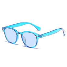 1 pièce Lunettes de mode rondes vintage petit modèle. Lunettes populaires à la mode avec lentilles claires et océan, rivets. Lunettes de luxe rétro. Accessoires de plage. Convient au style de rue et à un look avec pull, veste, sweat-shirt à capuche, pantalon et cargo pour l'été, la plage, les vacances, l'extérieur, les voyages.