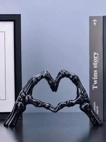 A Loving Hand In The Shape Of A Skull Hand Is A Necessary Decoration For Halloween, And It Is Also A Good Choice For Daily Home Decoration And The Best Choice For Halloween Gifts.
