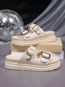 نعال حذاء صندل مزين بمشبك مصنوع من بي يو، لون بيج أحادي اللون، مشبك حزام ذهبي، أحذية سميكة القاع عصرية، شبشب للشاطئ