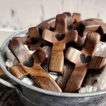 1/3/5/10/20 pezzi Croci in legno vintage con dettagli a forma di cuore - Croci cristiane portatili adatte per preghiera, conforto e esposizione da tavolo - Croci in legno multifunzionali adatte per decorazione domestica e regali religiosi, decorazioni stagionali, loghi e targhe