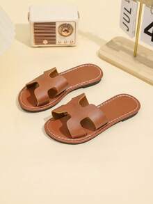 1双新款夏季儿童拖鞋，颜色搭配，儿童拖鞋，软底时尚凉鞋，适合小女孩，休闲公主鞋，防滑沙滩鞋，室内外皆宜，也适合小男孩。 - 棕色 - 查看 3