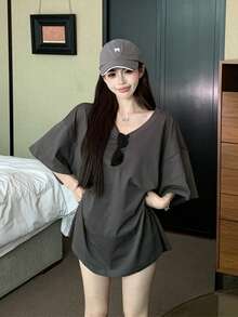 复古V领宽松短袖T恤，休闲修身