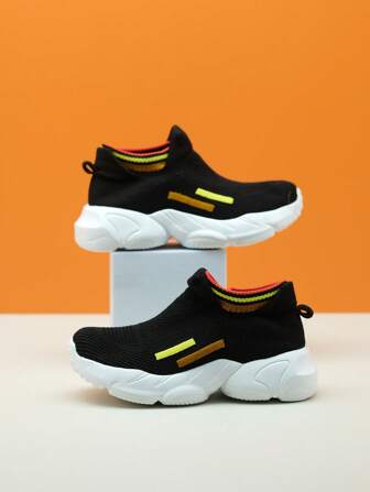 儿童黑白针织一脚蹬休闲运动鞋，轻便透气运动休闲鞋