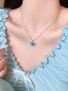 1 pieza Collar con forma de corazón rojo de lujo con perla falsa y diseño de cadena ósea de alta gama para mujeres