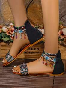 1 Đôi dép xăng đan đế bằng phong cách Bohemian thoải mái và thời trang với quai đan, hạt cườm nhiều màu sắc và tua rua trang trí - màu đen - Xem 3