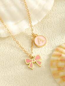 1 pieza Collar con colgante doble de aleación de zinc con lazo rosa y 26 letras del alfabeto en inglés, estilo dopamina, elegante y lindo, color dorado, adecuado para niños, amigos, verano, viajes, accesorios de moda callejera, decoración diaria, regalo de vacaciones y cumpleaños - Rosa - Ver 3