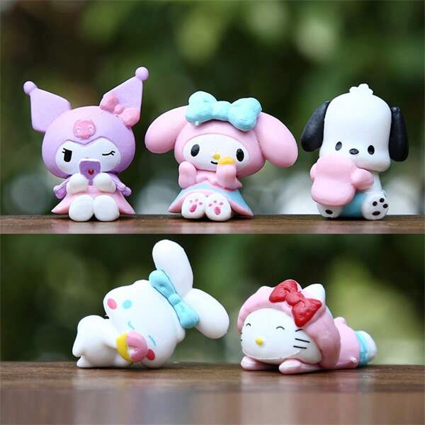 Set de 5 figuras de peluche con poses sentadas de Hello Kitty de Sanrio, accesorios de decoración de escritorio Kuromi lindos