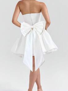 一件白色缎面露背超大蝴蝶结装饰，配长丝带，黑色腰带，缎面材质，正式礼服配饰，适合晚宴、典礼、派对、摄影、T台走秀、表演、角色扮演、婚礼、舞会、情人节配饰 - 彩色 - 查看 3