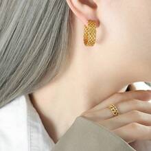 Mazuer 1 Cặp khuyên tai tròn hình chữ C bằng thép không gỉ kiểu Pháp cổ điển mùa hè, thích hợp cho phụ nữ, đi dã ngoại, tiệc tùng, lễ hội, đeo hàng ngày, đi làm, tụ tập, du lịch, quà tặng - Vàng - Xem 5